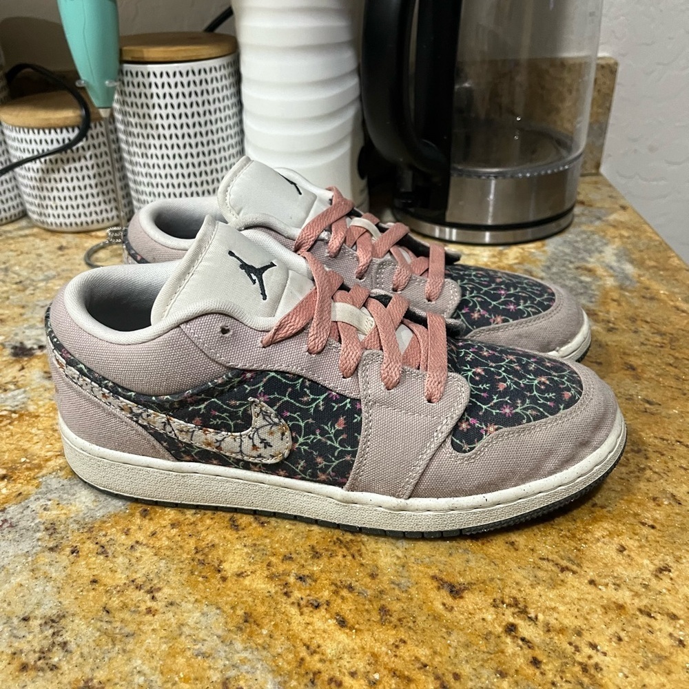 Jordan 1 low size 5.5